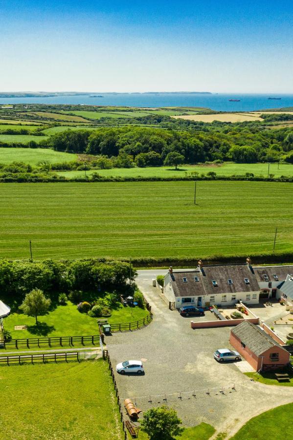 Little Hilton Farm Panzió Haverfordwest Kültér fotó